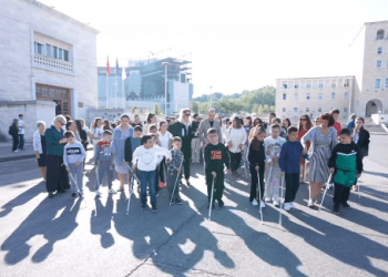 Krijohet biblioteka e parë audiodigjitale, Rama: Përmbush nevojat për dije të nxënësve me vështirësi të shikimit