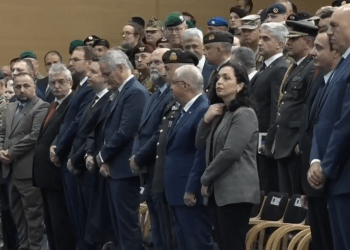 Fillon ceremonia e ndërrimit të komandës të KFOR-it, marrin pjesë Kurti e Osmani (Live)