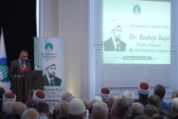 Presidentja Osmani dekoron Dr.Rexhep Bojën për shërbimin si udhëheqës shpirtëror, patriot dhe diplomat
