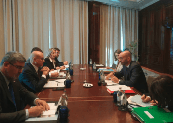 Ministri francez e kryeministri serb flasin për diskutimet e Macronit me Vuçiqin: Dialogu Kosovë-Serbi shumë i rëndësishëm për Francën