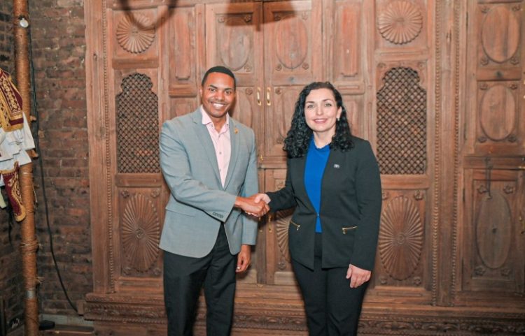 Presidnetja Osmani dhe kongresisti Torres flasin për zhvillimet në Kosovë e rajon