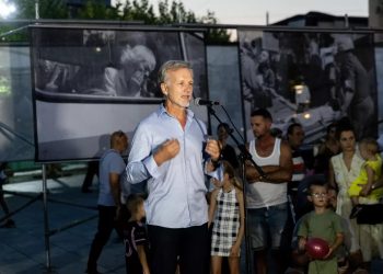 Fotoreporteri i njohur britanik dyshohet u v*ra nga djali i tij – më 2023 hapi ekspozitë në Kosovë