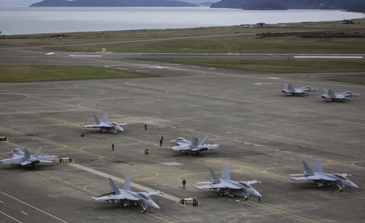 Marina amerikane thotë se avioni luftarak me dy persona në bord u rrëzua gjatë stërvitjes