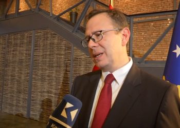 Ambasadori Angili : Marrëdhënia Turqi-Kosovë po shkon në rrugë të shkëlqyeshme