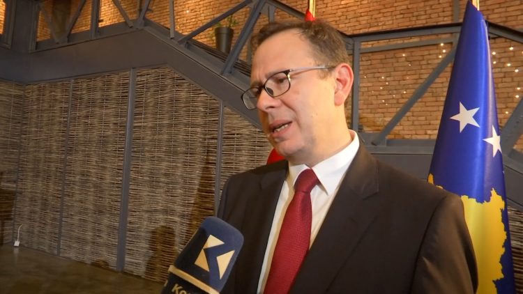 Ambasadori Angili : Marrëdhënia Turqi-Kosovë po shkon në rrugë të shkëlqyeshme