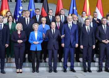 Von der Leyen i jep kredit Kosovës që hoqi bllokadën për mallrat serbe