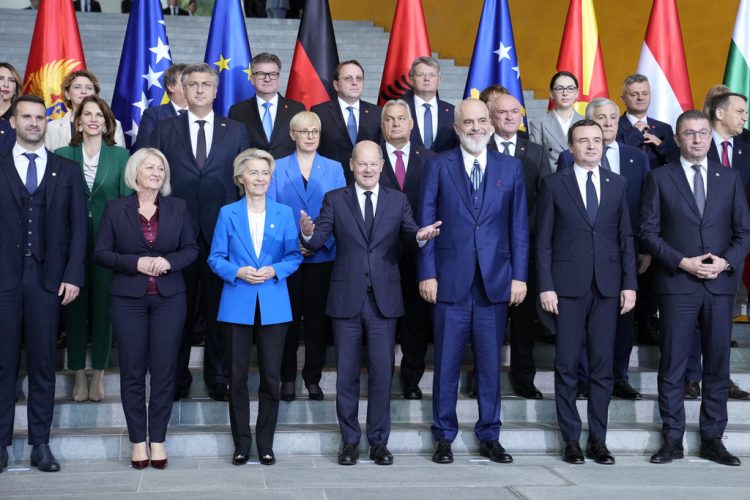 Von der Leyen i jep kredit Kosovës që hoqi bllokadën për mallrat serbe