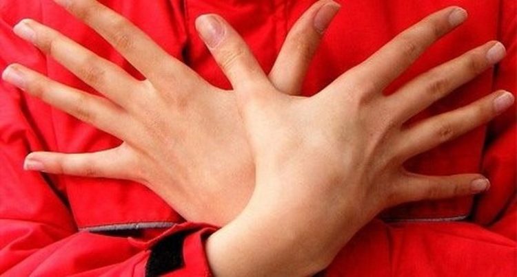 Bëri me duar simbolin e shqiponjës, arrestohet një shtetas zviceran në Beograd