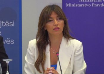 Ministrja Haxhiu dhe ambasadori britanik mbajnë sot konferencë për media