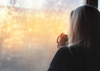 Si ndikon moti në gjendjen emocionale të njerëzve?