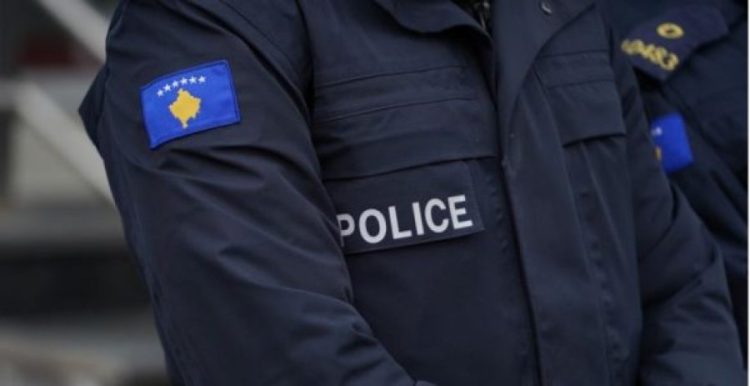 Fshirja e grafitit në sheshin “Car Lazar”, suspendohen gjashtë policë për neglizhencë