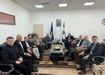 Hoxha takon komisionin përzgjedhës të cilët shkruan dhe kompozuan himnin dhe marshin e Policisë së Kosovës