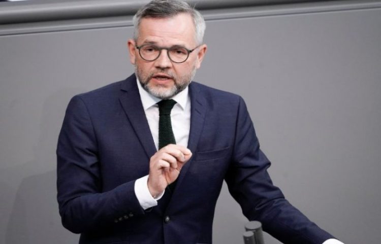 Roth: Nëse Serbia qëndron vërtet prapa sulmit, BE t`i japë fund negociatave