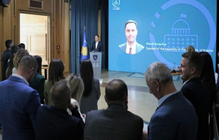 Përmbyllet certifikimi i zyrtarëve personalë të deputetëve të Kuvendit