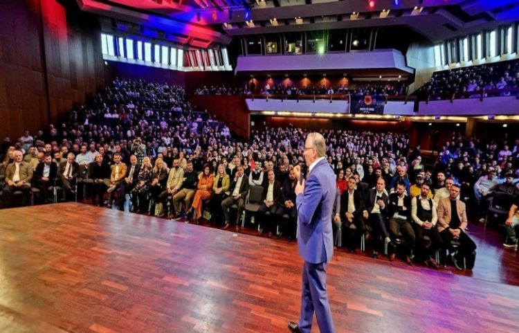 Hamza vlerëson kontributin e mërgatës në shtetndërtimin e Kosovës