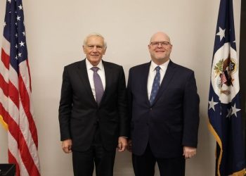 Hovenier: Clark vazhdon të jetë simbol i mbështetjes për popullin e Kosovës