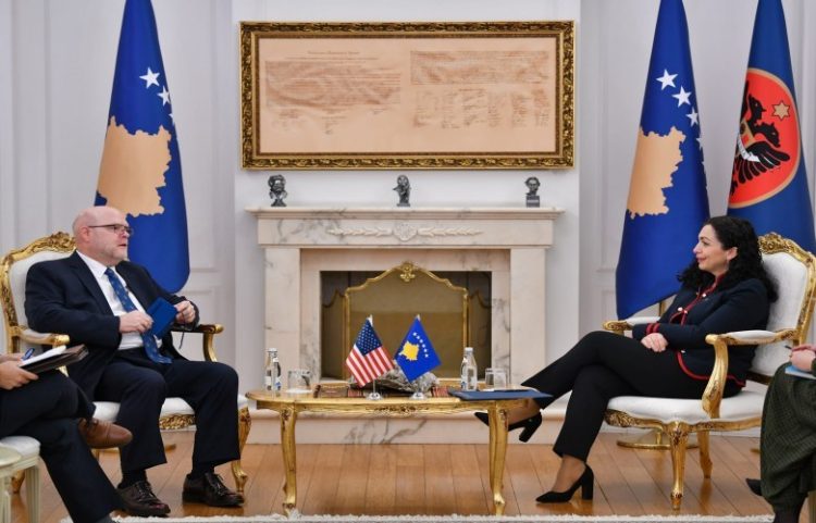 Osmani takon ambasadorin e SHBA-së, e uron për fitoren e Trumpit