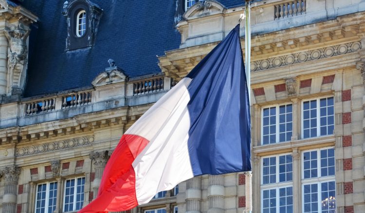 Sulmi i mbrëmshëm në veri, dënohet edhe nga ministria e Jashtme e Francës