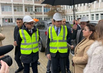 Kurti dhe Vitia vizitojnë punimet në dy klinika të QKUK-së, vlera e tyre mbi 4 milionë