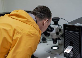 Peci viziton Institutin e Pyjeve në Pejë: Hulumtimet shkencore u avancuan me teknologjinë më të fundit
