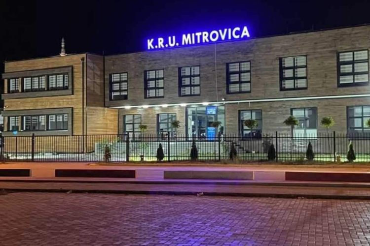 KRU Mitrovica njofton se filloi trajtimi dhe shpërndarja e ujit të pijes për qytetarët