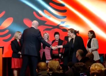 Rama prezanton mësueset shqiptare në Greqi: Vogëlushët do mësojnë gjuhën amtare
