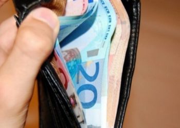 Një qytetar nga Podujeva dorëzon në polici para të gjetura