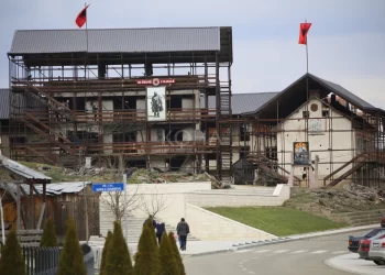 Ministri Çeku tregon kur përfundojnë punimet në Kompleksin Memorial “Adem Jashari”