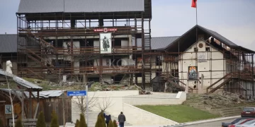 Ministri Çeku tregon kur përfundojnë punimet në Kompleksin Memorial “Adem Jashari”