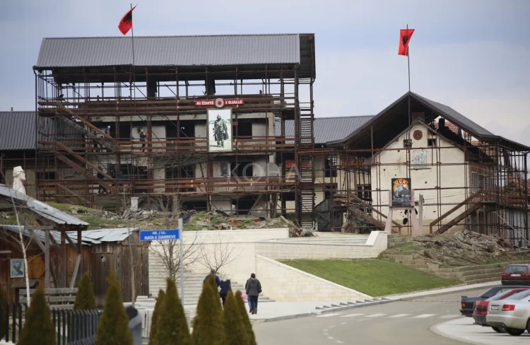Ministri Çeku tregon kur përfundojnë punimet në Kompleksin Memorial “Adem Jashari”