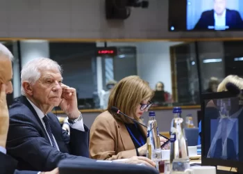 Ministrat e Punëve të Jashtme të BE-së diskutojnë mbështetjen për Ukrainën pasi Bideni heq veton për armët