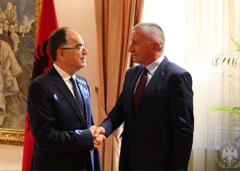 Begaj takon Kamberin, e siguron se shqiptarët e Luginës e kanë mbështetjen e Shqipërisë