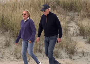 Lideri i ‘botës së lirë’ ngec në rërë para takimit me Trump (Video)