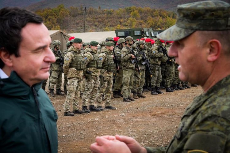 Kurti në ushtrimin fushor “Ujku i Çeliktë”: Ju jeni garanci e pathyeshme se e ardhmja e Kosovës është në duar të sigurta