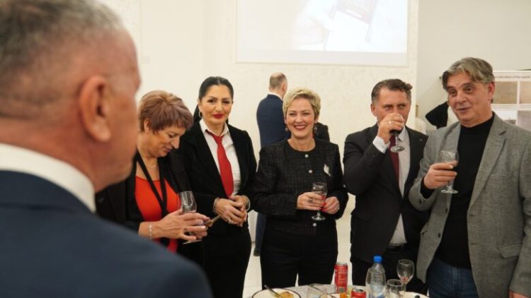 Sinani: Ky 28 Nëntor i bëri bashkë shqiptarët e Luginës në një atmosferë të ngrohtë