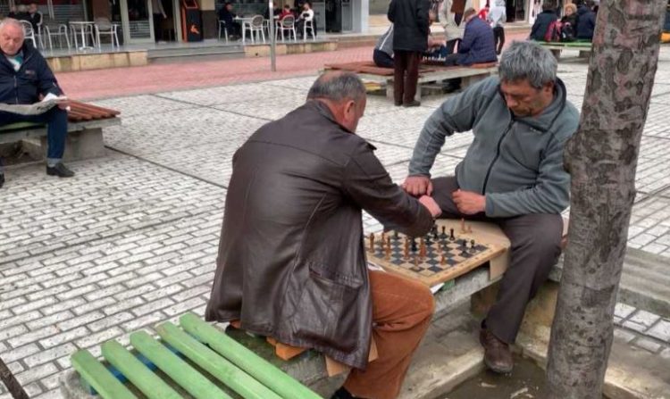 Sfidat e të moshuarve në Shqipëri, 10.8 për qind e tyre jetojnë vetëm