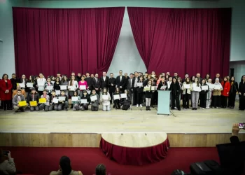 Kryeministri Kurti thekson rëndësinë e Matematikës: Qeveria ka ndarë 200 mijë euro për edukimin e talenteve
