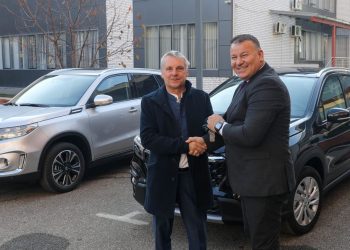 Policia e Kosovës pranon donacion dy automjete nga Gjermania