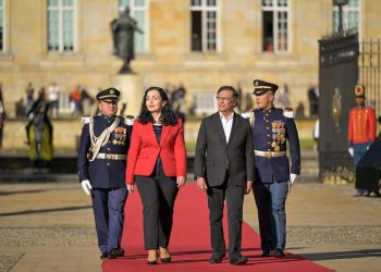 Presidentja Osmani pritet me nderime të larta ushtarake nga homologu i saj kolumbian