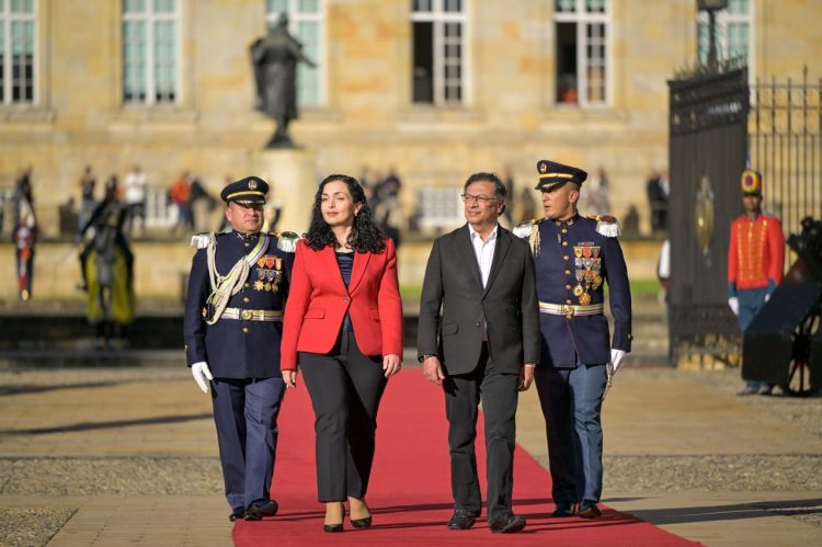 Presidentja Osmani pritet me nderime të larta ushtarake nga homologu i saj kolumbian