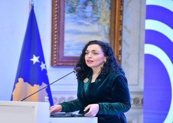 Presidentja udhëtoi për Kolumbi, do të inaugurojë ambasadën e Kosovës në Bogota