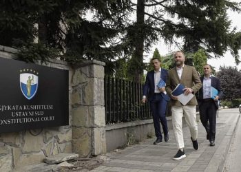 Edhe PDK-ja dorëzon në Kushtetuese Ligjin për Zyrtarët Publikë