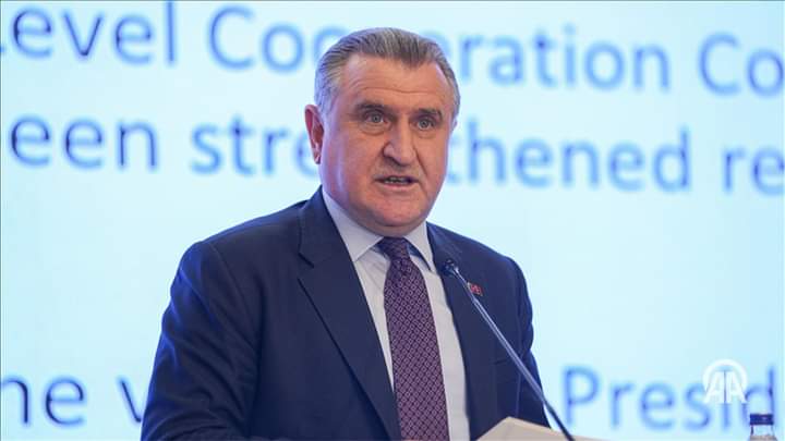 Ministri turk Bak në shënimin e Ditës së Flamurit Shqiptar në Ankara: “Jemi dy vende me lidhje të forta historike”