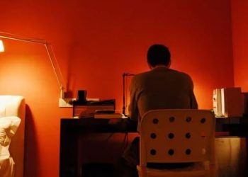 10 orë ulur dëmtojnë zemrën edhe nëse merreni me aktivitete fizike