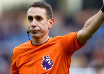 E konfirmon UEFA: David Coote po hetohet për shkelje të rregulloreve disiplinore