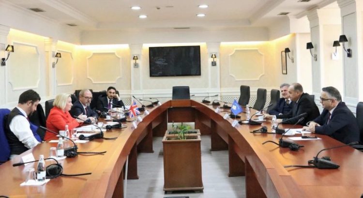 Hoxhaj takon delegacionin britanik, kërkon mbështetje për anëtarësimin e Kosovës në NATO