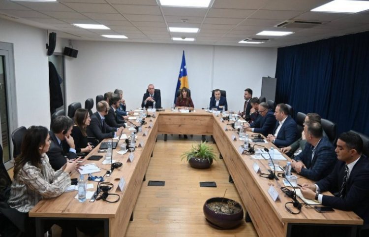 Ministrja Haxhiu takon krerët e sistemit të drejtësisë, flasin për reformën