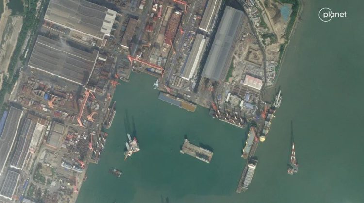 Imazhet satelitore zbulojnë një anije misterioze të ndërtuar në Kinë