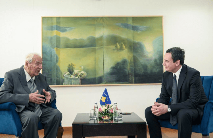 Kryeministri Kurti priti në takim arkitektin e Bibliotekës Kombëtare të Kosovës, Andrija Mutnjakoviq