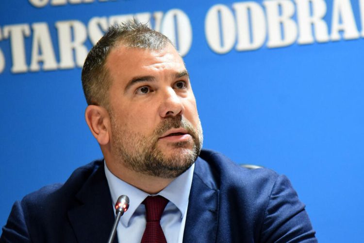 Dy nga tre të arrestuarit për mbishkrimin “Kosova është Serbi”, pjesëtarë të Ushtrisë së Malit të Zi